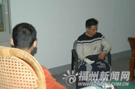福州警方速破持刀殺人劫持人質案 8人質獲救