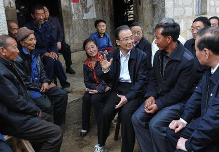 溫家寶考察貴州指導(dǎo)抗旱救災(zāi):團(tuán)結(jié)一心 戰(zhàn)勝旱災(zāi)