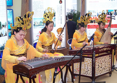 第14屆西洽會(huì)隆重開幕 10萬客商云集古城西安