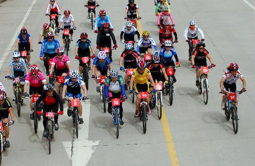 全國自行車環浉河大賽開幕 海內外千余名選手角逐