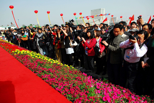 信陽(yáng)第十八屆茶文化節(jié)暨2010中國(guó)綠茶大會(huì)開(kāi)幕