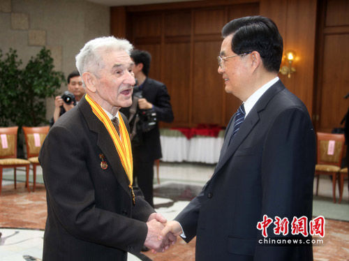 胡錦濤會見參加抗日戰爭的俄羅斯老戰士(組圖)