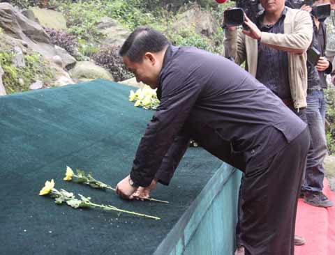 汶川縣映秀鎮(zhèn):為逝者禱告為生者祈福(圖)