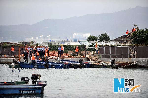 深圳拆除耗資近億元的違章建筑“海上皇宮”