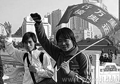 云南倆小伙 欲徒步去倫敦 計(jì)劃兩年時(shí)間完成