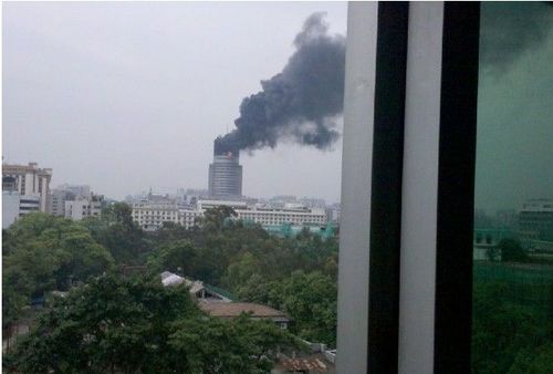 廣東省電臺頂樓突發大火 目前傷亡不明(組圖)