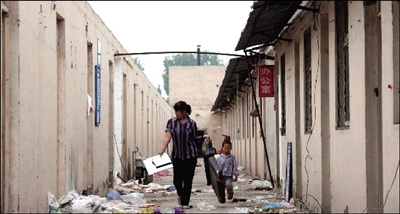 北京拆除蟻族聚居地唐家?guī)X村違章建筑(圖)