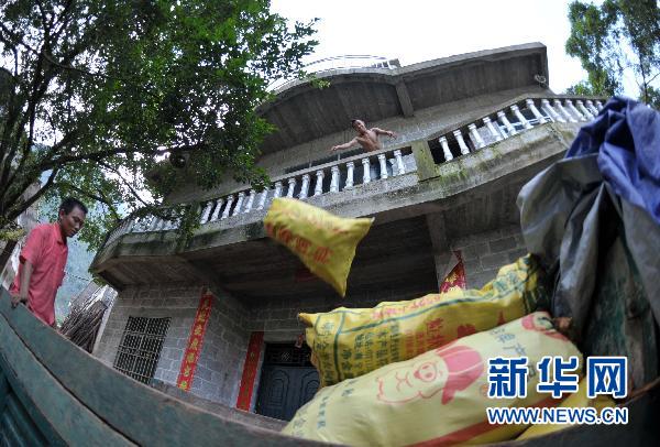 廣西凌云一村屯山體崩塌 近400名瑤胞被緊急轉(zhuǎn)移