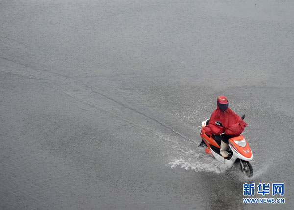 國家防總辦公室負(fù)責(zé)人解析當(dāng)前防汛抗洪熱點(diǎn)話題