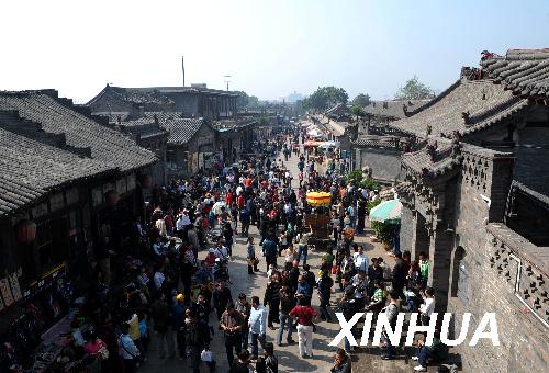 網(wǎng)友主張景點(diǎn)向中小學(xué)生軍人老人免費(fèi)開放