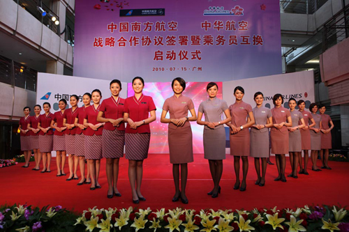 南航與華航簽署戰(zhàn)略合作協(xié)議 乘務(wù)員互換項(xiàng)目啟動