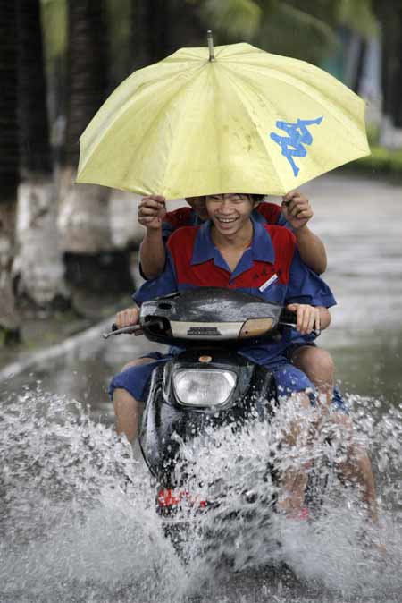臺風“燦都”給海南省帶來連續降雨