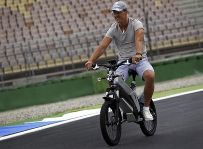 舒馬赫確認2011年將留在F1 沖擊第8冠
