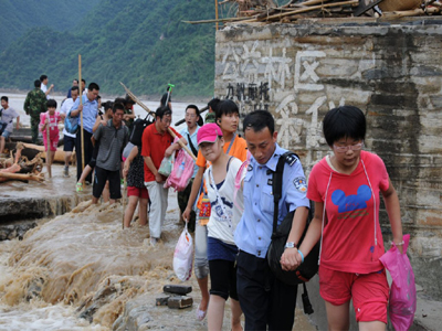 河南西峽縣：狂風暴雨中107位游客一個都不少