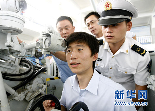 全軍和武警部隊開展各種活動喜迎建軍節(jié)