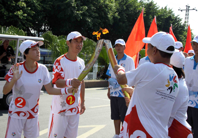 第五屆全國特奧運(yùn)動會火炬?zhèn)鬟f首站開跑(圖)