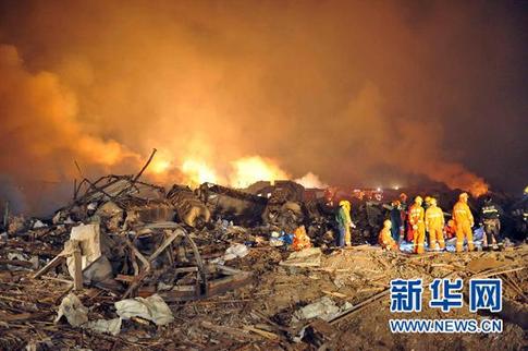 伊春市連夜展開鞭炮廠爆炸余火撲救及搜救工作