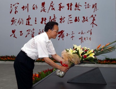 溫家寶在深圳考察強(qiáng)調(diào)堅(jiān)定不移推進(jìn)改革開放(圖)