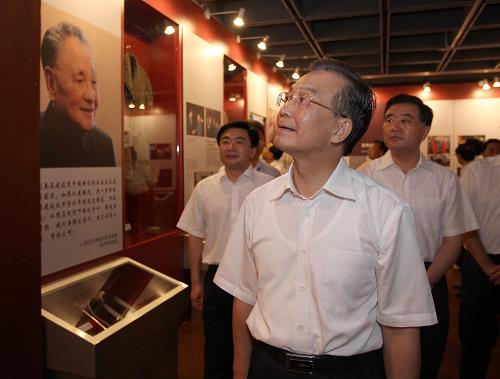 溫家寶在深圳考察強(qiáng)調(diào)堅(jiān)定不移推進(jìn)改革開放(圖)