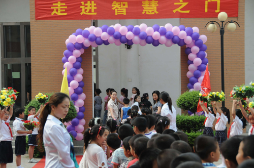 鄭州小學新生入校重現古代優良傳統