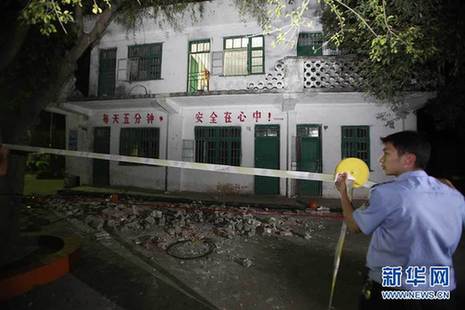 廣西一教學樓走廊護欄坍塌致 27名小學生受傷