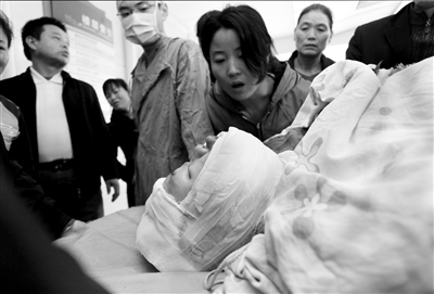 西安出租車司機打印發票時遭乘客槍擊