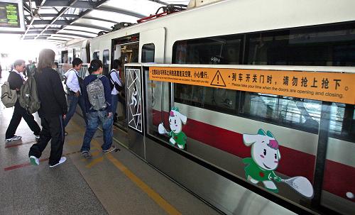 廣州取消亞運公交地鐵免費首日秩序井然
