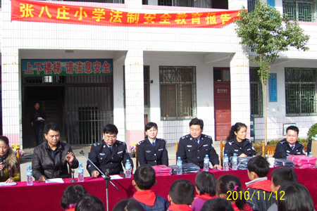 商丘公安機(jī)關(guān)民警走進(jìn)校園開展冬季普法教育活動(dòng)