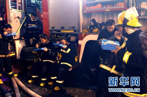 上海高樓大火基本撲滅 事故調查組成立