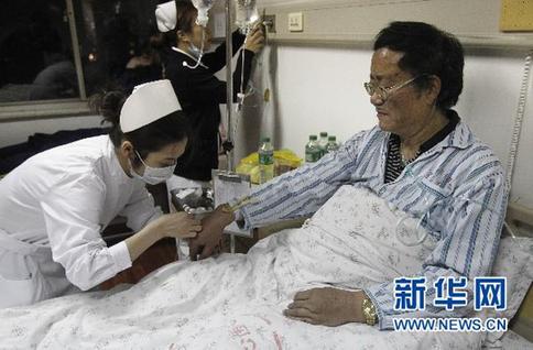 上海火災(zāi)事故傷員得到有效救治(圖)