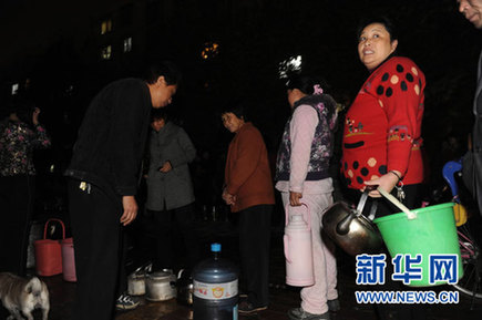 鄭州水廠主管道發生爆裂 西南部停水80萬人受影響