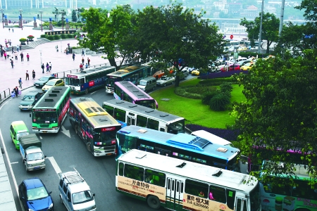 重慶正實(shí)行公交車(chē)改革 3年后區(qū)外公交不能進(jìn)解放碑