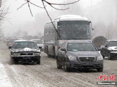 長春市遭大到暴雪襲擊（組圖）