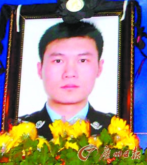 民警為護送復旦學生墜崖續：獲救者愿捐款200萬