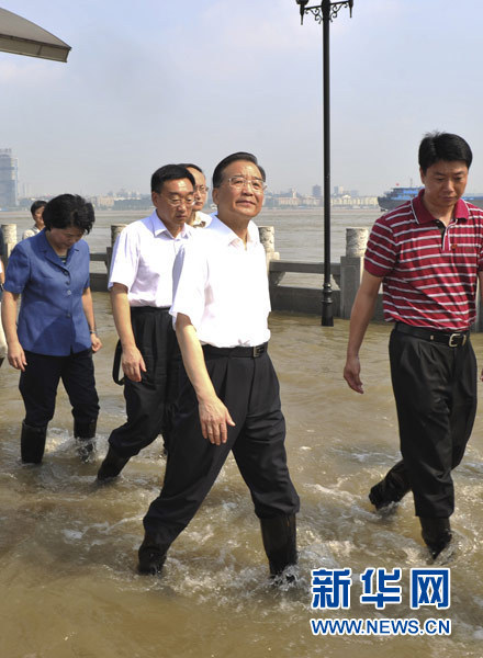 與人民在一起——中國領(lǐng)導(dǎo)人的一年足跡