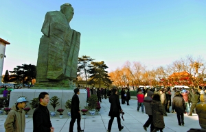 9.5米高“孔子”像落戶國(guó)家博物館北廣場(chǎng)(圖)