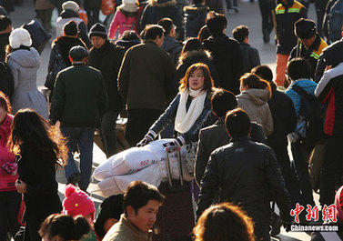 2011年春運(yùn)正式啟動(dòng) 客流峰值和持續(xù)時(shí)間超往年