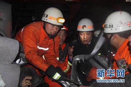 滬昆高速貴黃段多輛車連環(huán)相撞 交通暫時中斷