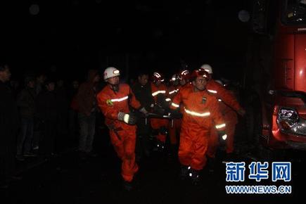 滬昆高速貴黃段多輛車連環(huán)相撞 交通暫時(shí)中斷