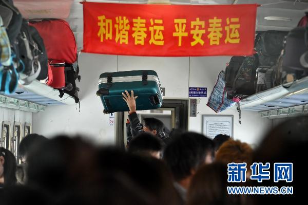 武廣高鐵回應(yīng)降速質(zhì)疑 稱速度暫時讓位安全