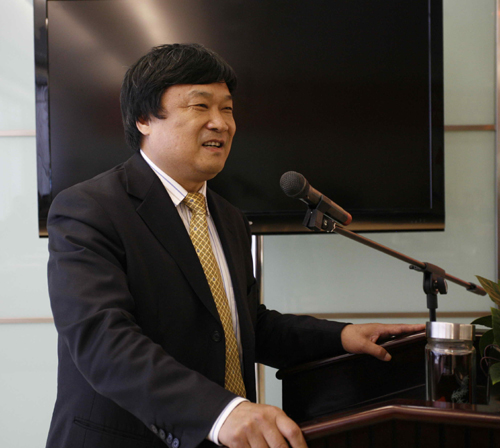 中國力諾集團與美國IBM公司簽署太陽光伏技術合作協議