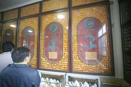珍藏百萬的毛主席像章紀(jì)念館成為黨史教育基地