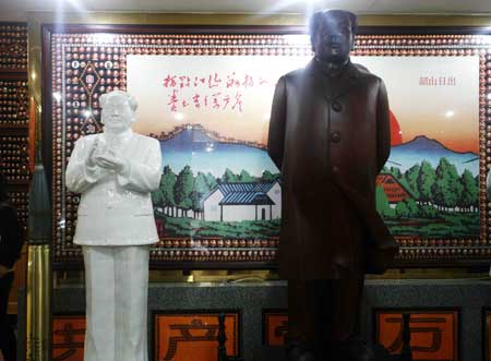珍藏百萬的毛主席像章紀念館成為黨史教育基地
