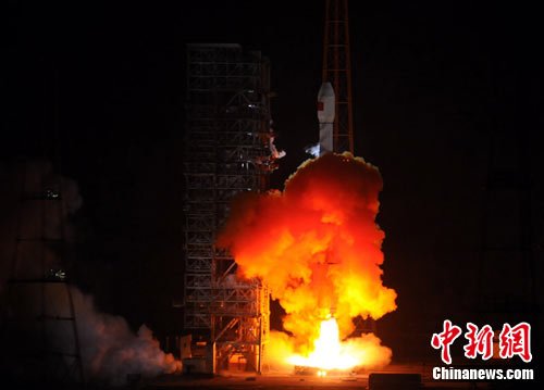 中國成功發(fā)射“天鏈一號02星”(組圖)