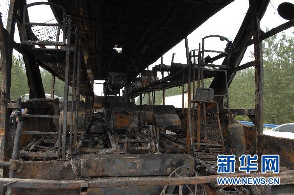 京珠高速起火客車嚴重超員 導致41死6傷(圖)