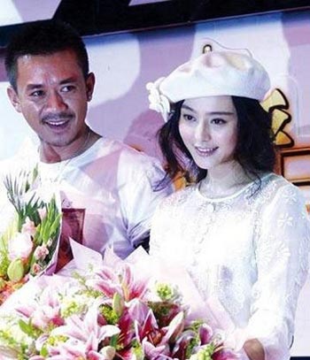 揭明星不堪情史 周潤(rùn)發(fā)喝洗潔精樂(lè)基兒割腕