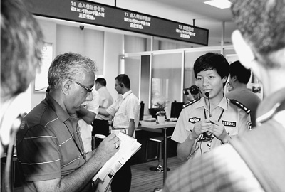 外媒首次實地采訪中國地方反腐 官員不避敏感問題