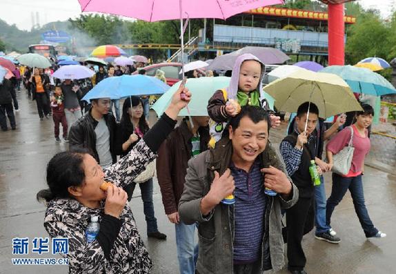 全國各地景區迎來客流高峰 大部地區天氣適宜出行