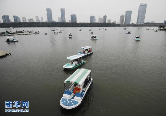 全國各地景區迎來客流高峰 大部地區天氣適宜出行