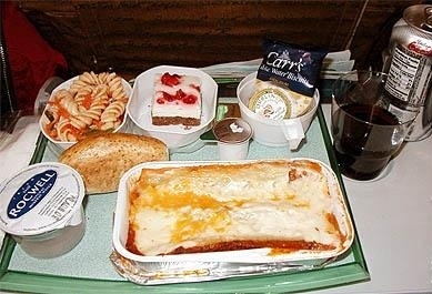 飛機上也有美食！看看各航空公司飛機餐